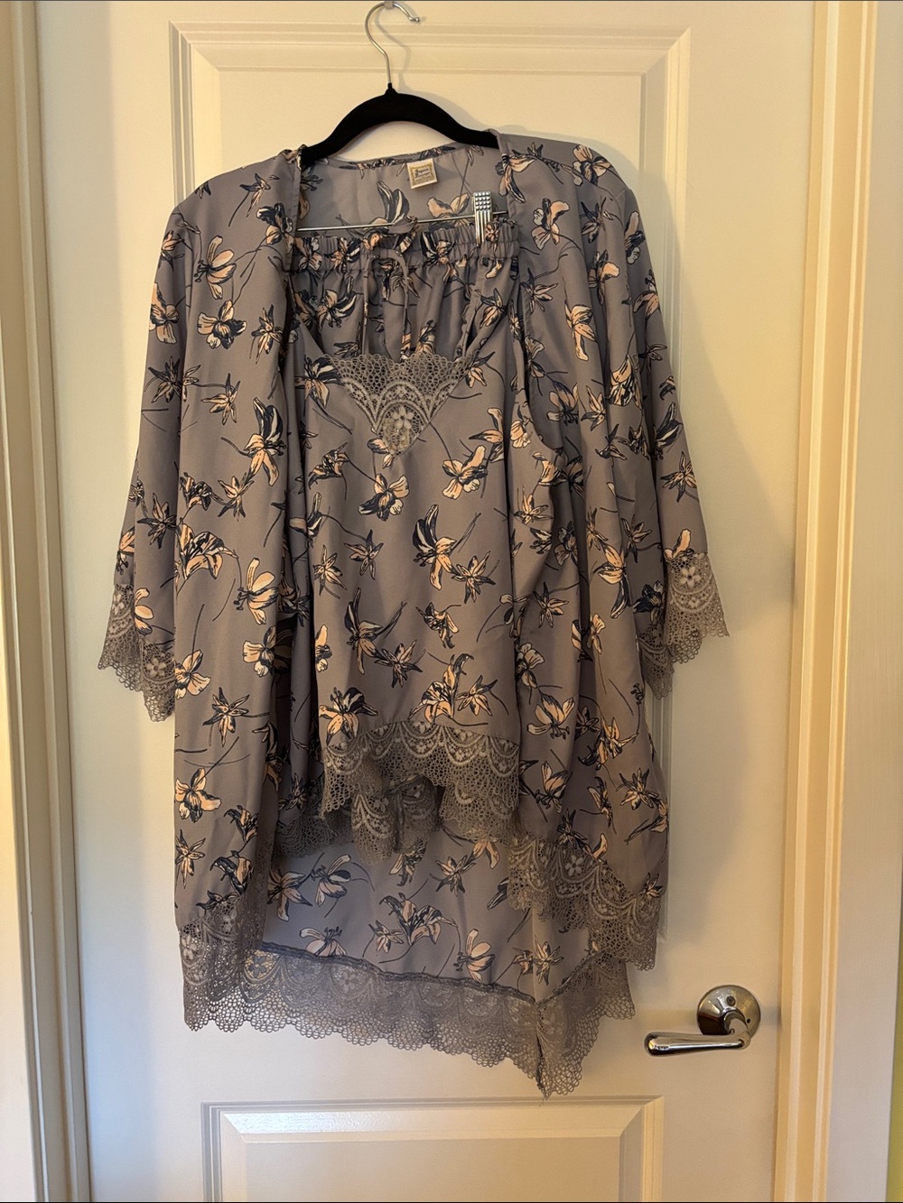 Japna Gray Floral Lace-Trim Robe & Chemise Set